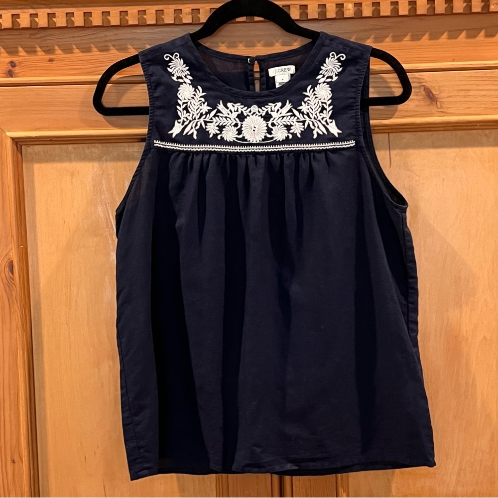 J Crew Navy Sleeveless linen/cotton top with White Embroidery size 8/med…